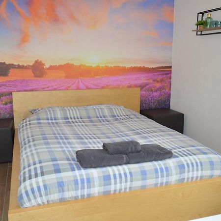 Modern And Private Studio With All Comfort! Lägenhet Roeselare Exteriör bild