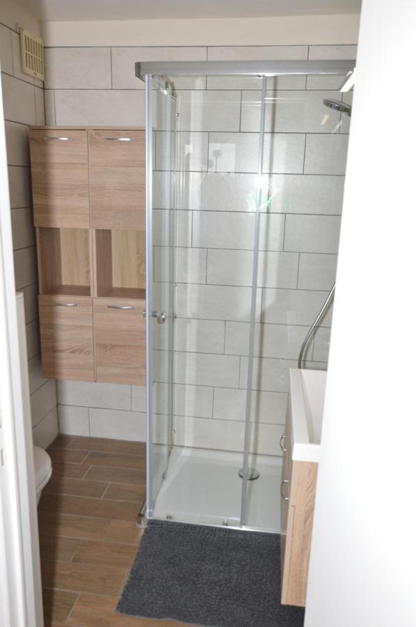 Modern And Private Studio With All Comfort! Lägenhet Roeselare Exteriör bild